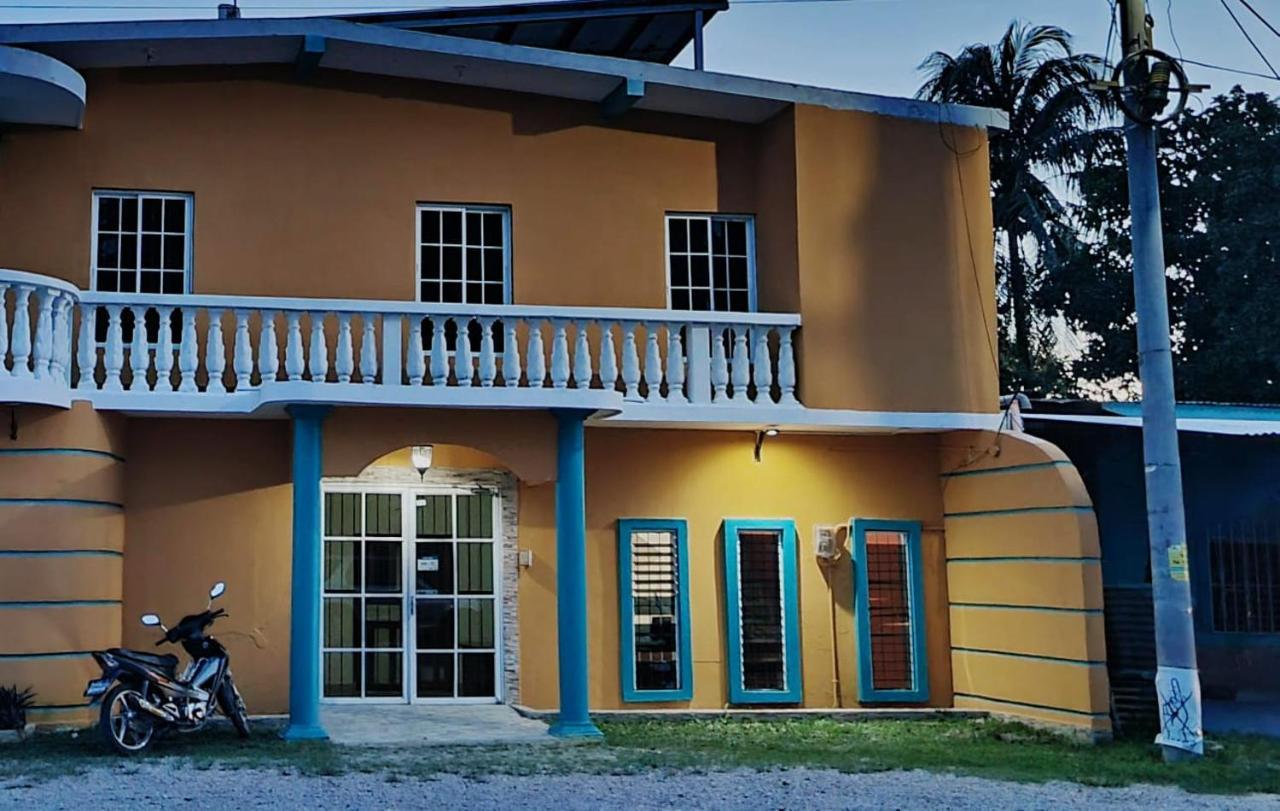 Hotel Y Restaurante Casa Jardines San Benito ภายนอก รูปภาพ
