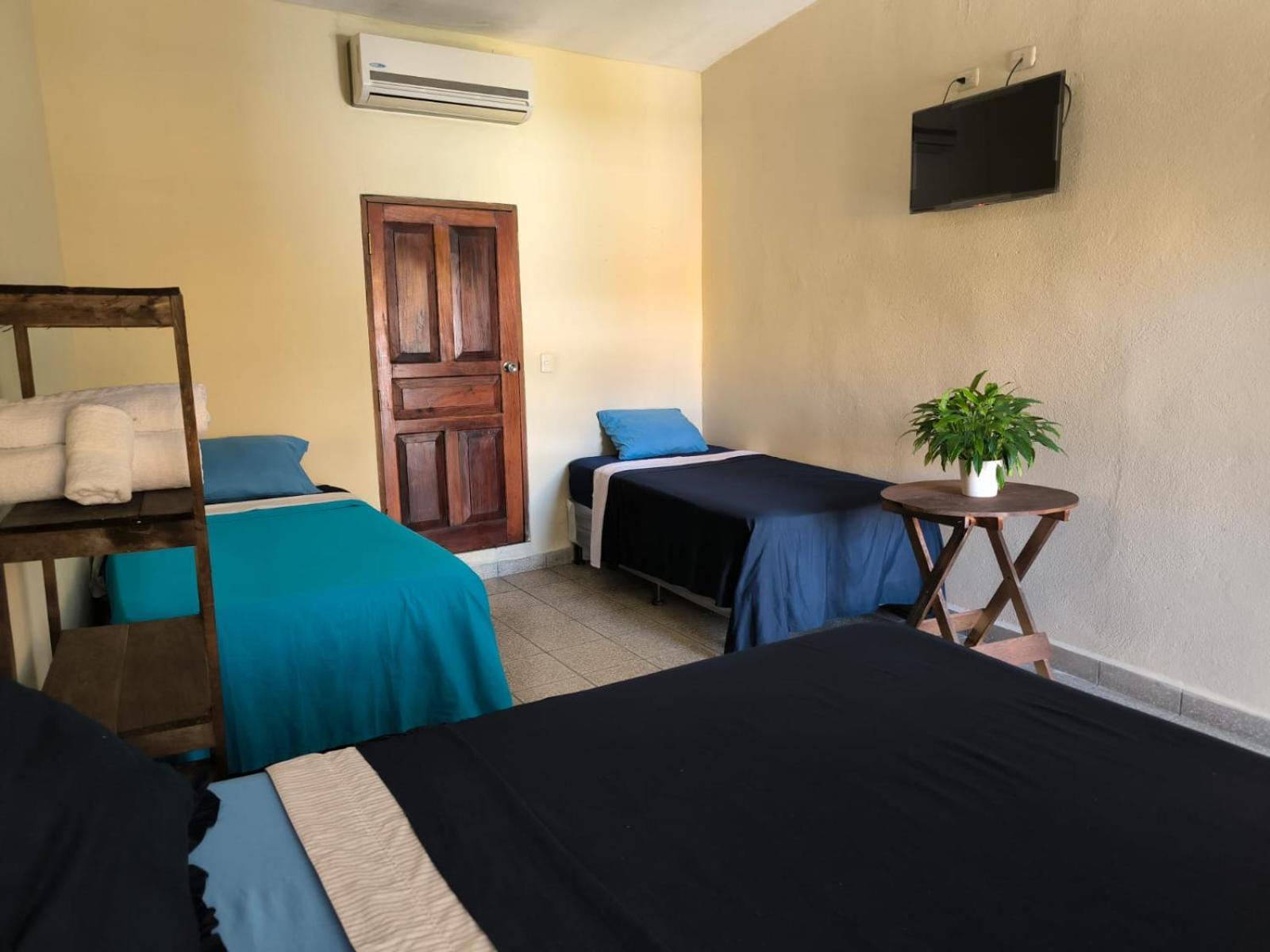 Hotel Y Restaurante Casa Jardines San Benito ภายนอก รูปภาพ